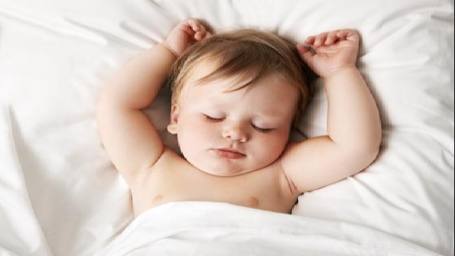 Mách mẹ cách tập cho bé thói quen tự ngủ
